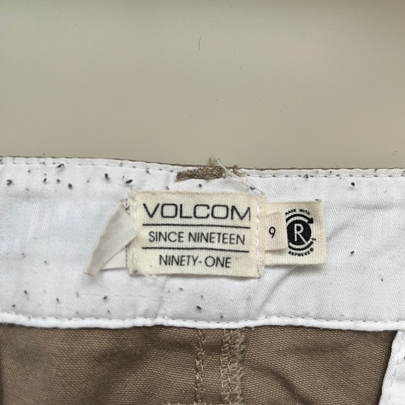 Volcom shorts, size 9 - Picture 3 of 3